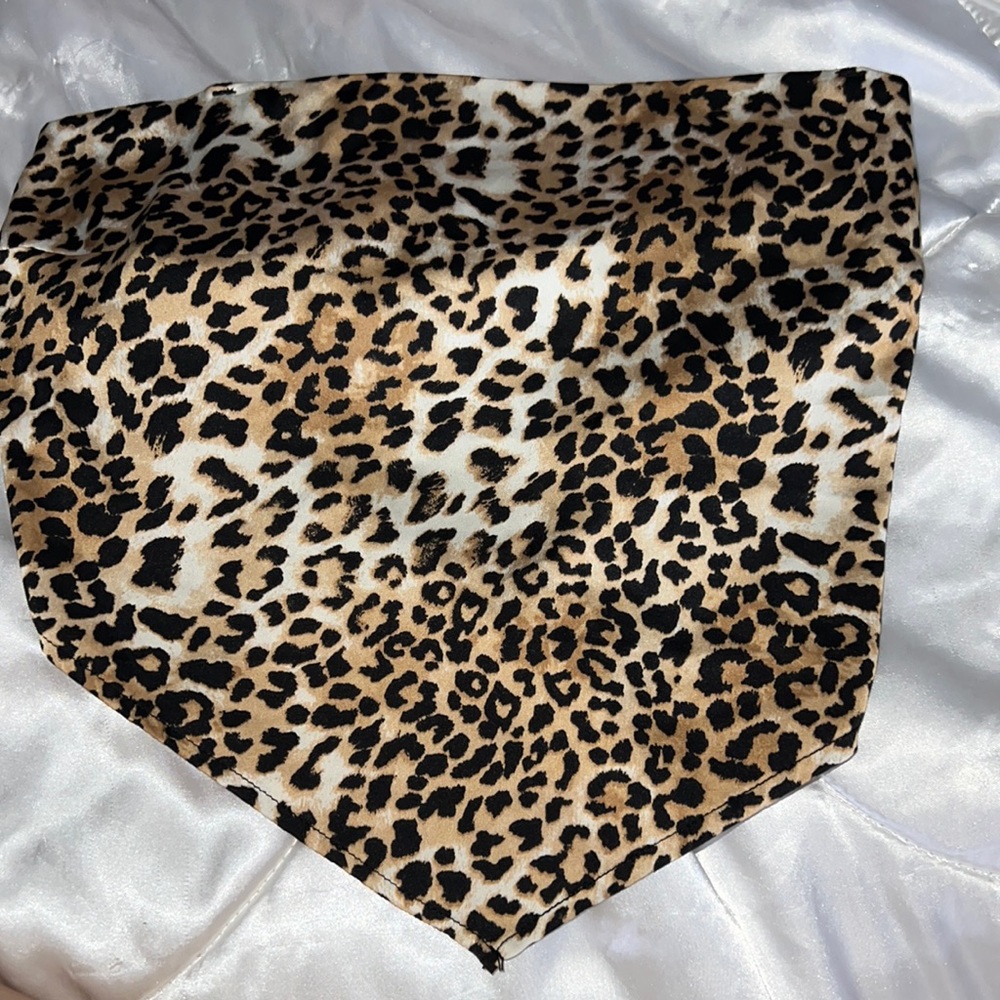 Cheetah print, off-shoulder, bandana, crop top